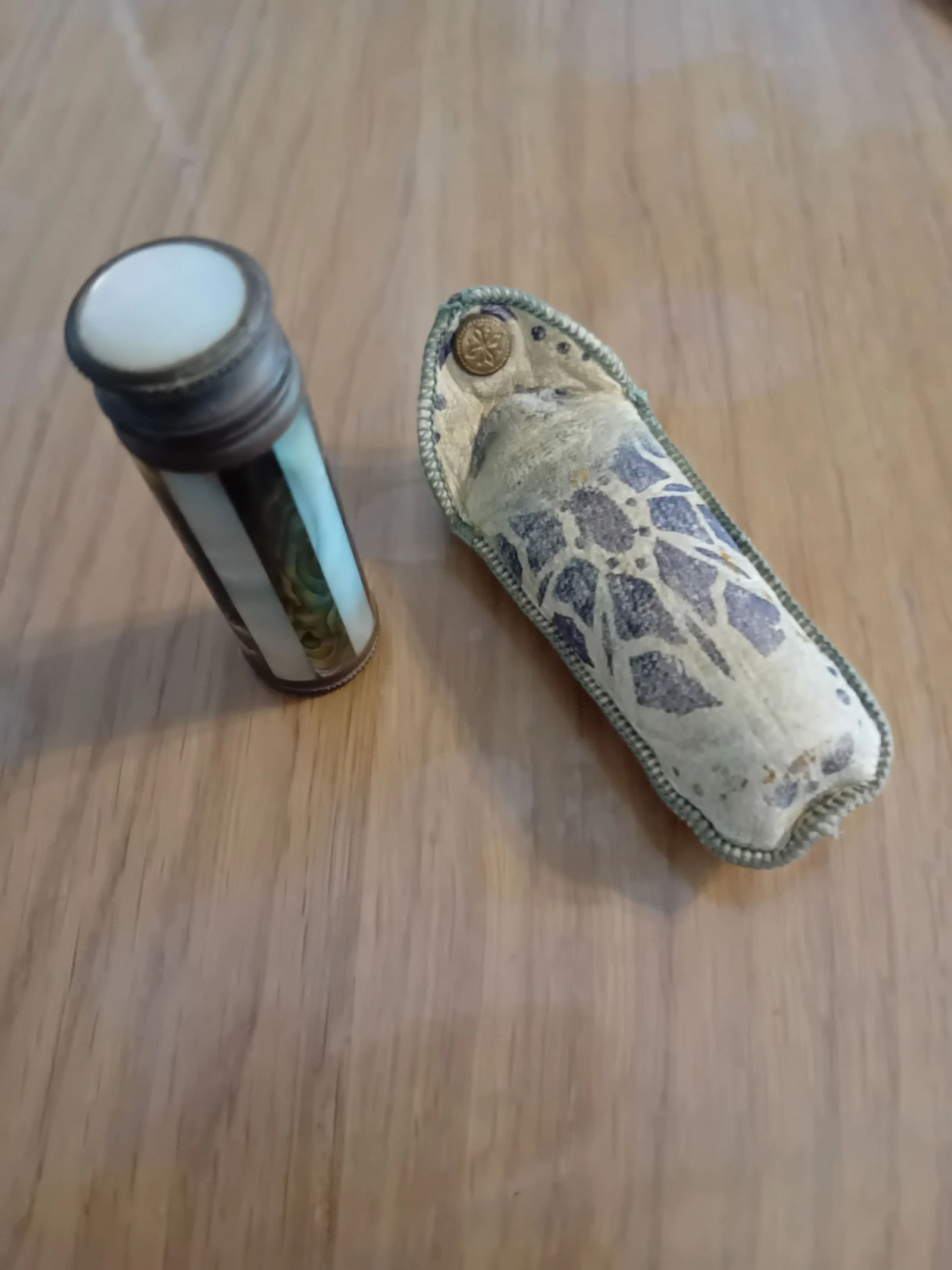 Petit flacon a parfum vintage et son etui 